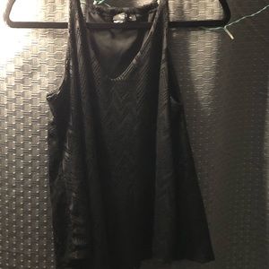 V-neck patterned lace tank